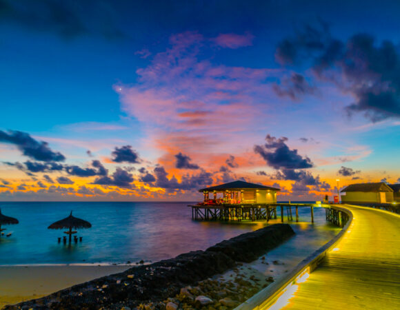 Maldives Travel Guide 2025 – Islands, Food & Experiences