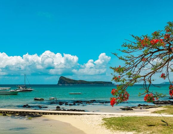 Mauritius Travel Guide 2025 – Best Beaches, Food & Things to Do