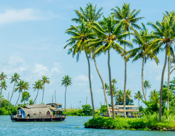 Kerala Travel Guide – Top Places, Food & Experiences