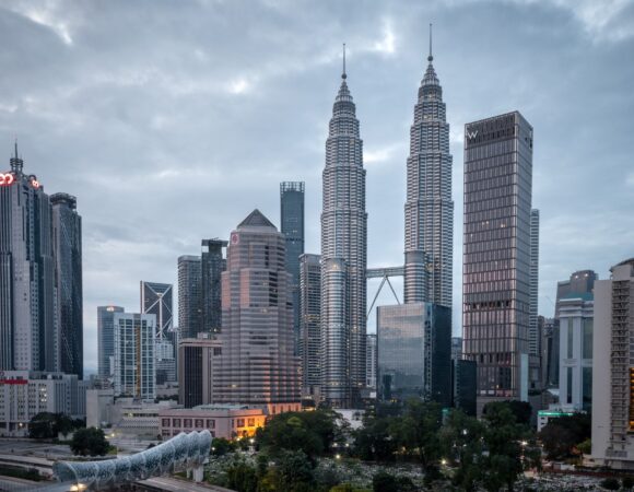 Malaysia Travel Guide 2025 – Best Places, Food & Activities